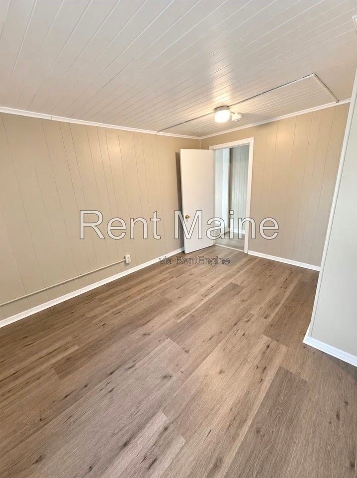 93 Pine St #B - Photo 4 of 12