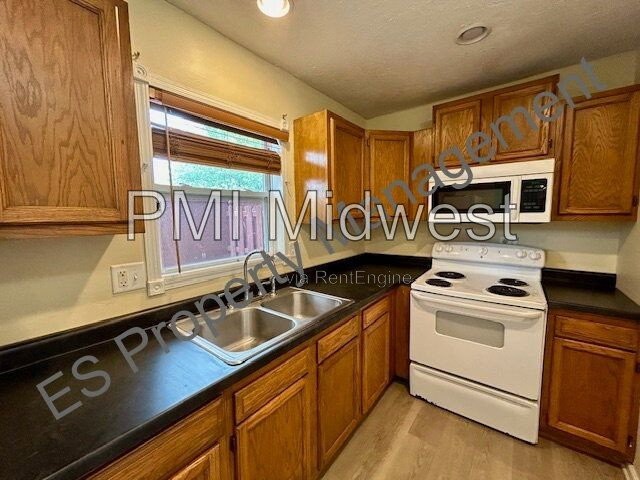 718 Southfield Ct - Photo 5 of 20