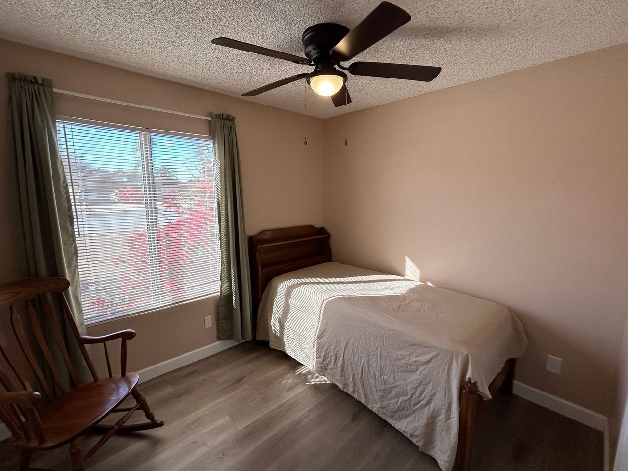 14409 N 45th Ave - Photo 7 of 17