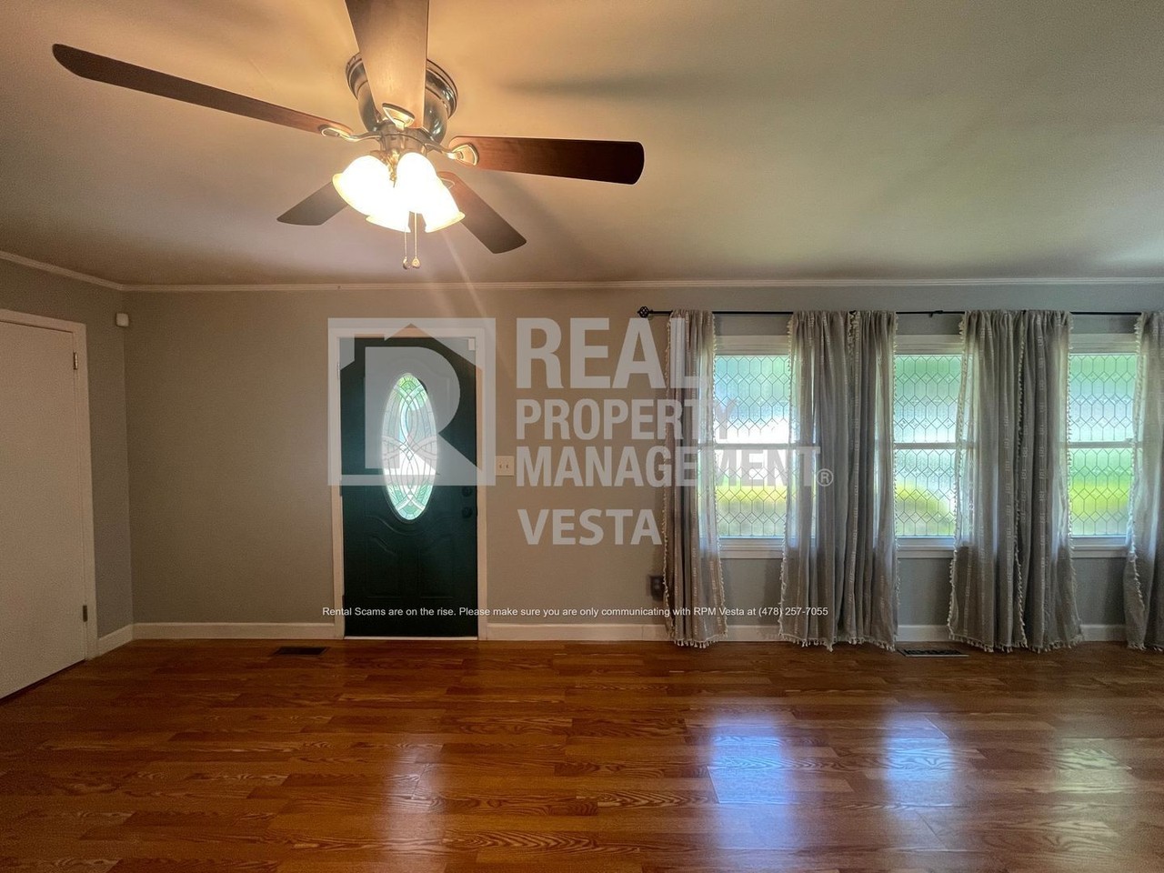 2567 Huntington Dr - Photo 2 of 16