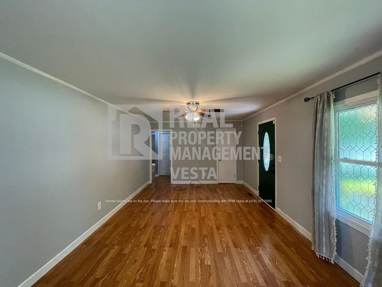 2567 Huntington Dr - Photo 3 of 16