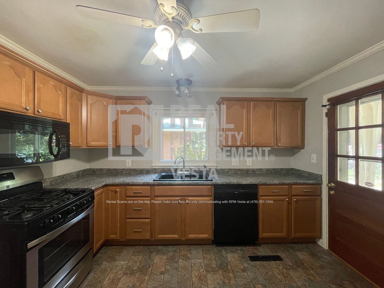 2567 Huntington Dr - Photo 4 of 16