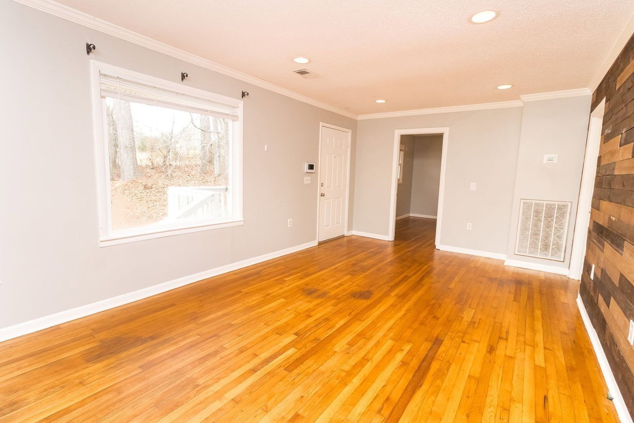11412 London Ln - Photo 2 of 22