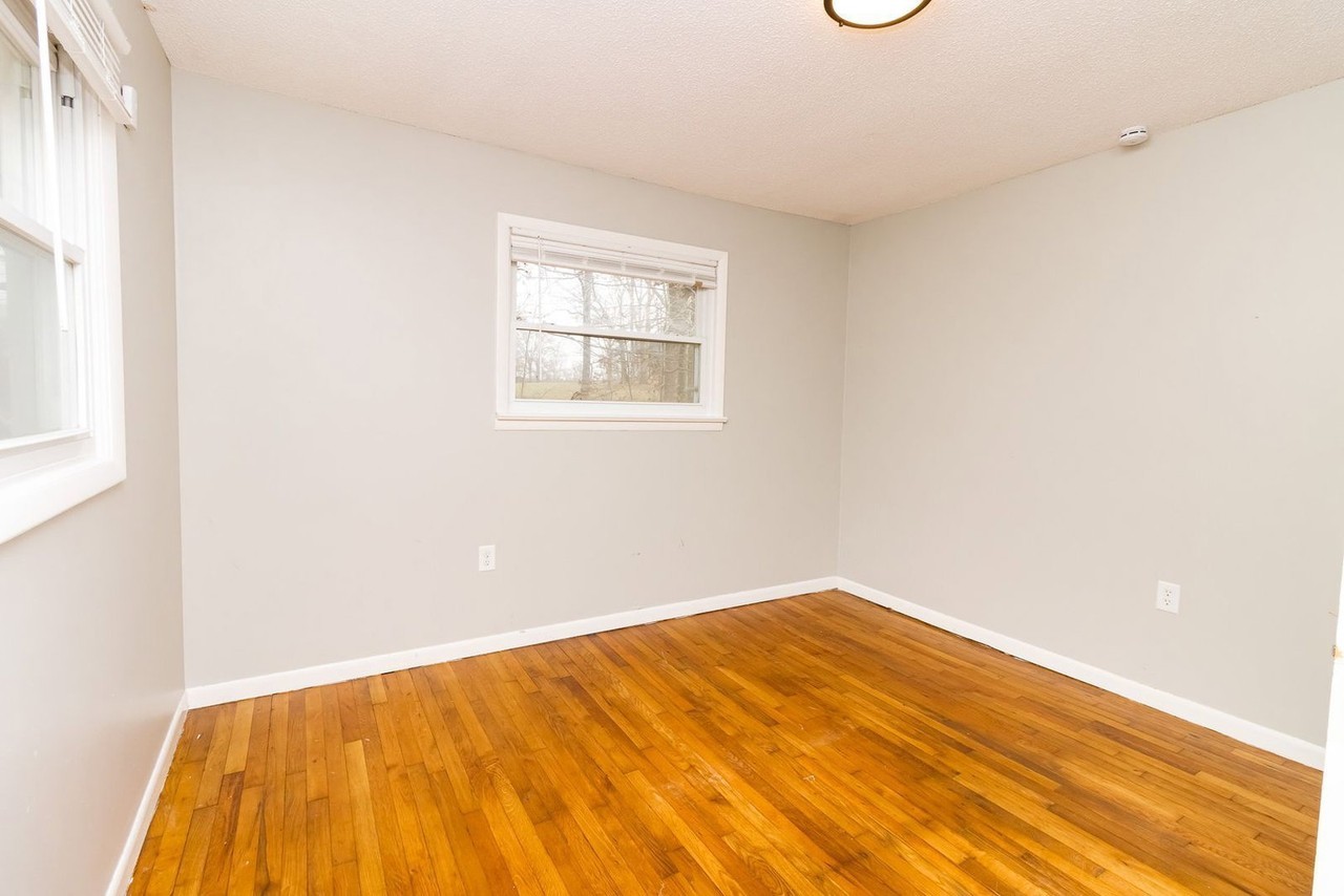 11412 London Ln - Photo 5 of 22