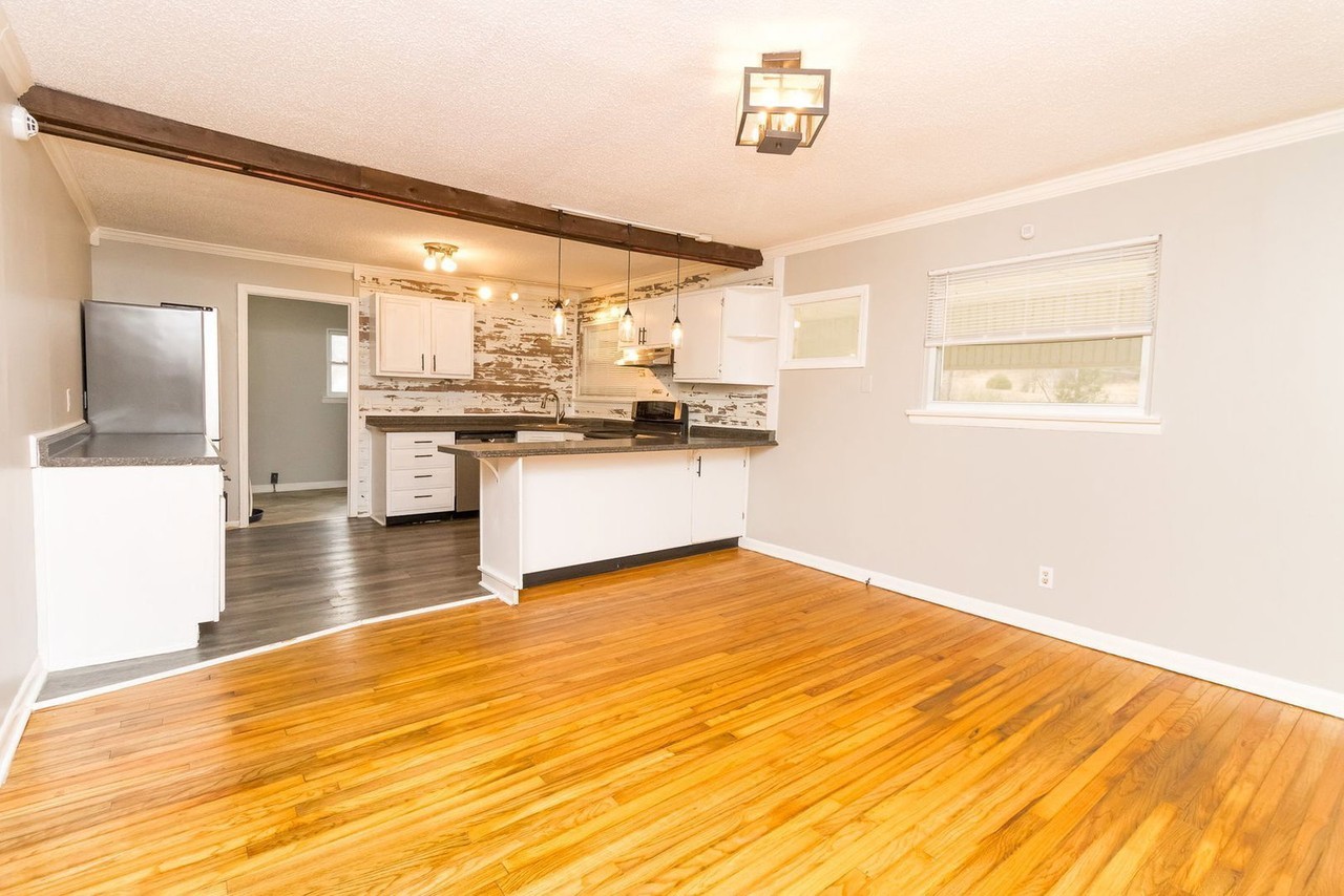 11412 London Ln - Photo 6 of 22