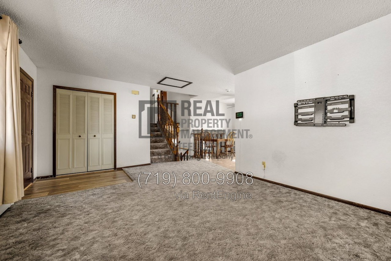 2303 Cartier Dr - Photo 6 of 40