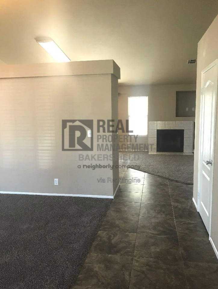 11605 Bay Meadows Ln - Photo 2 of 19