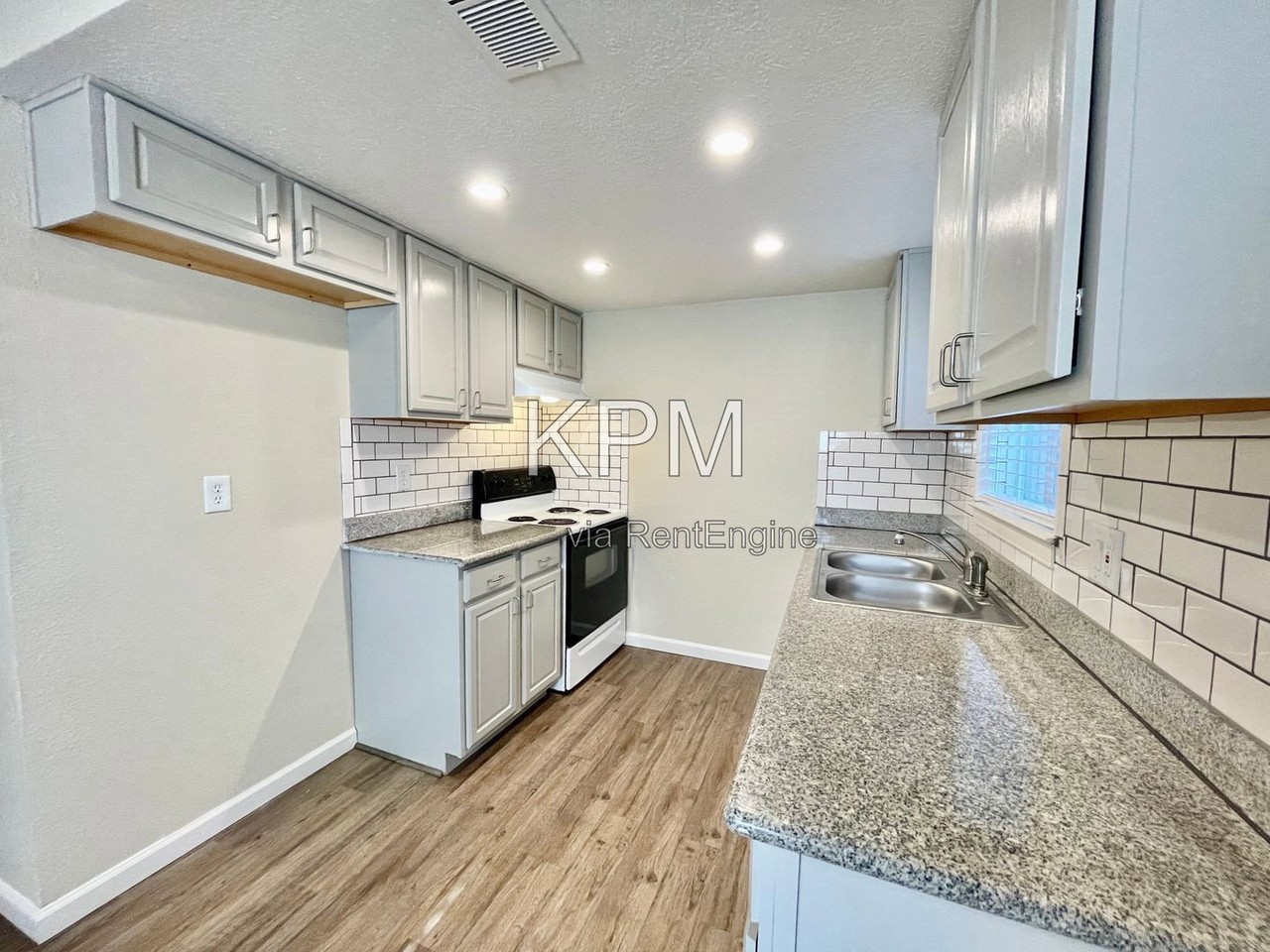 7911 Montgomery Ave - Photo 7 of 23