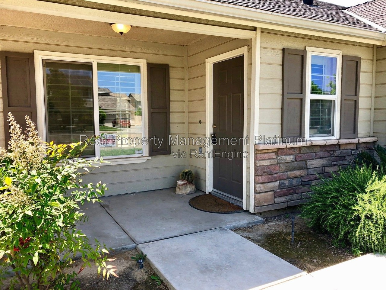 5884 E Kaviland Ave - Photo 2 of 17