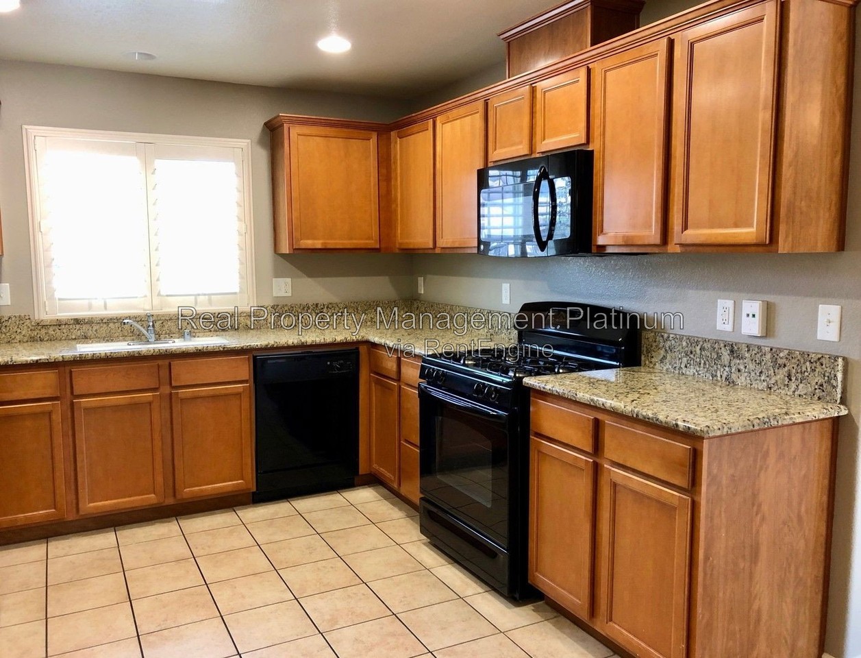 5884 E Kaviland Ave - Photo 5 of 17