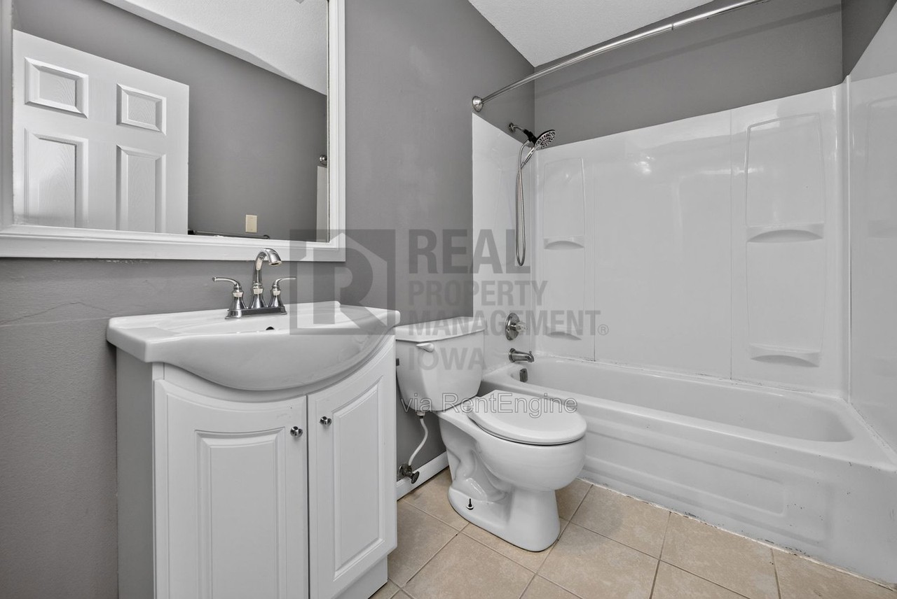 200 Spruce St - Photo 3 of 34