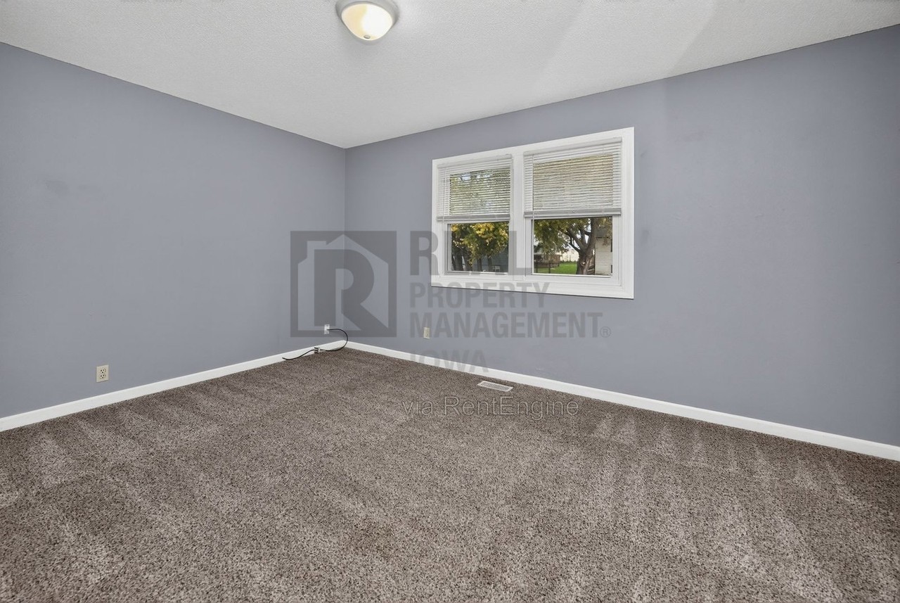 200 Spruce St - Photo 4 of 34