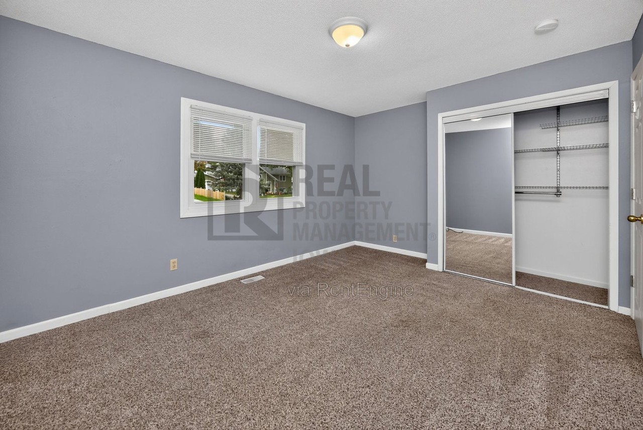 200 Spruce St - Photo 5 of 34