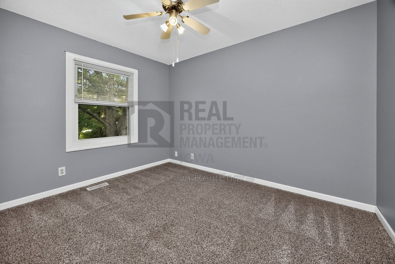 200 Spruce St - Photo 6 of 34