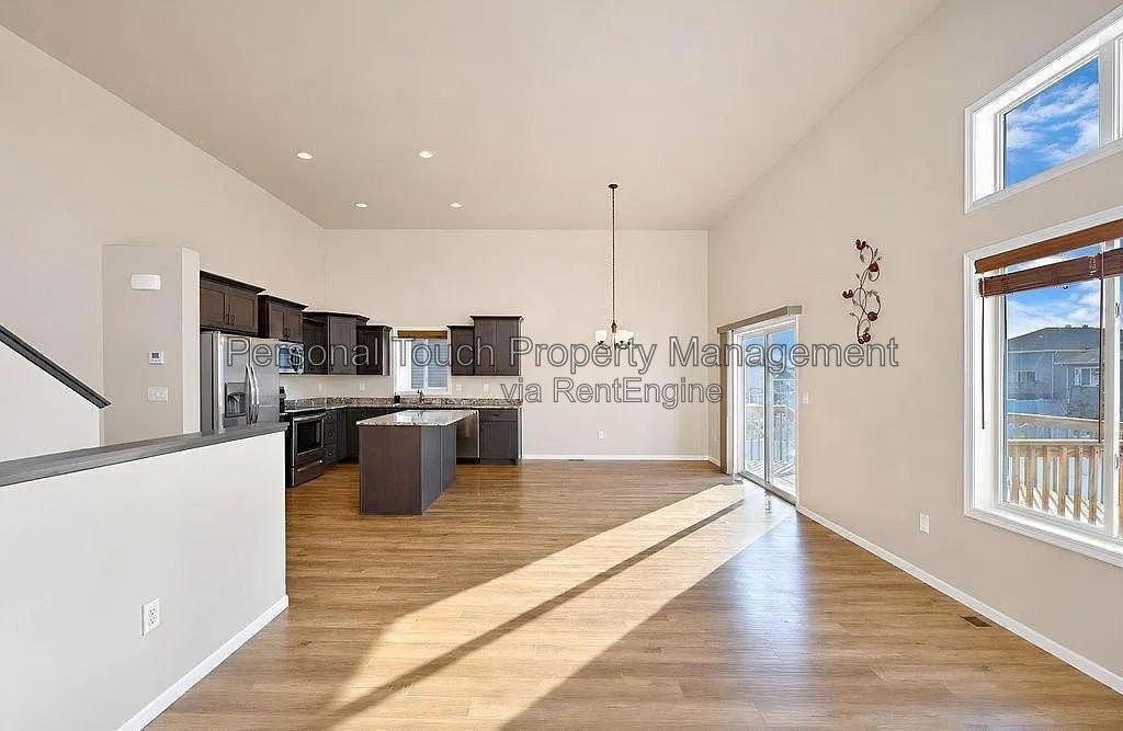 1558 68th Ave S - Photo 3 of 31