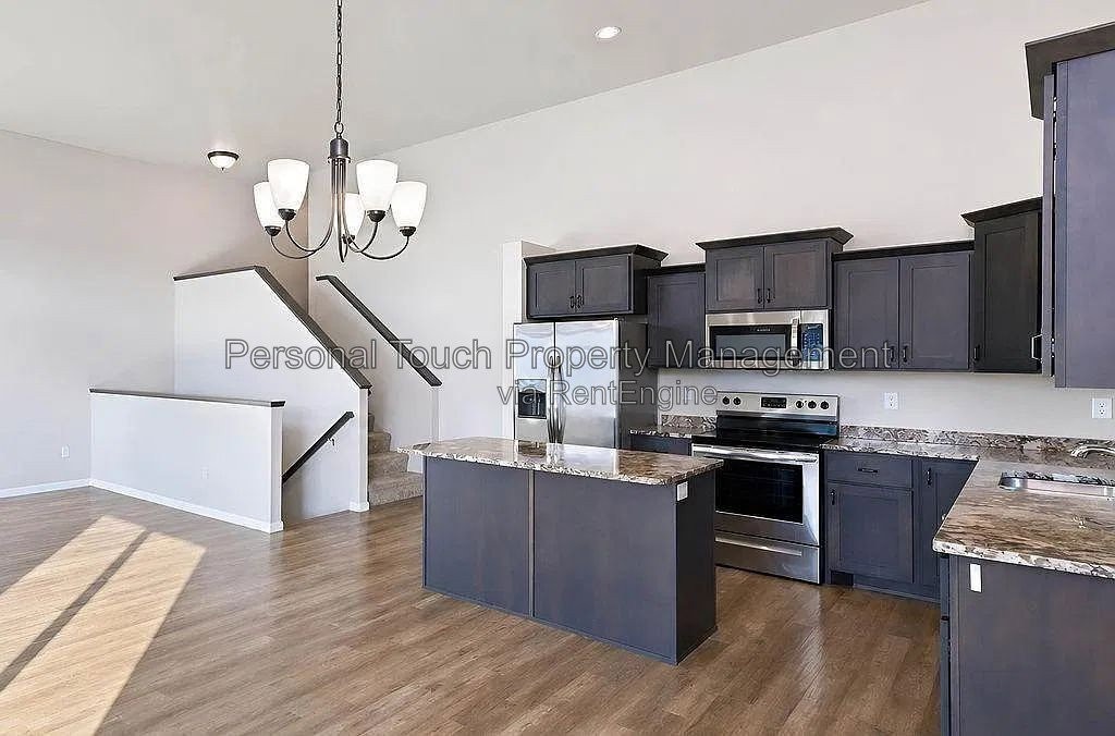 1558 68th Ave S - Photo 4 of 31