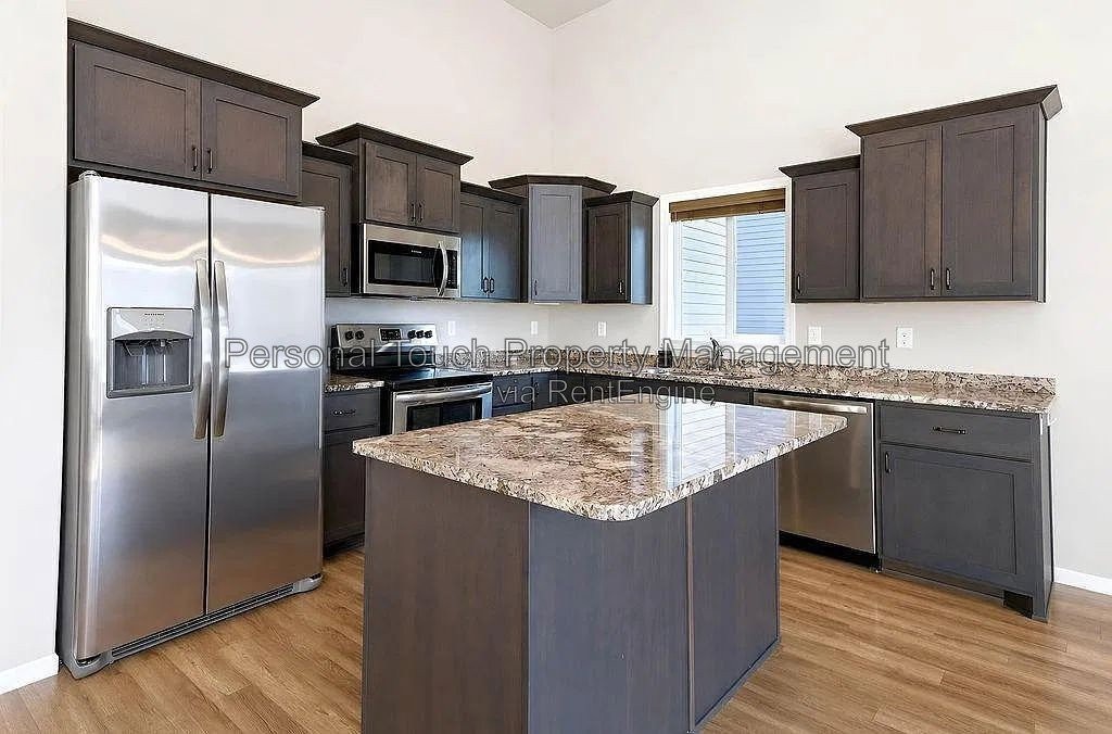 1558 68th Ave S - Photo 7 of 31