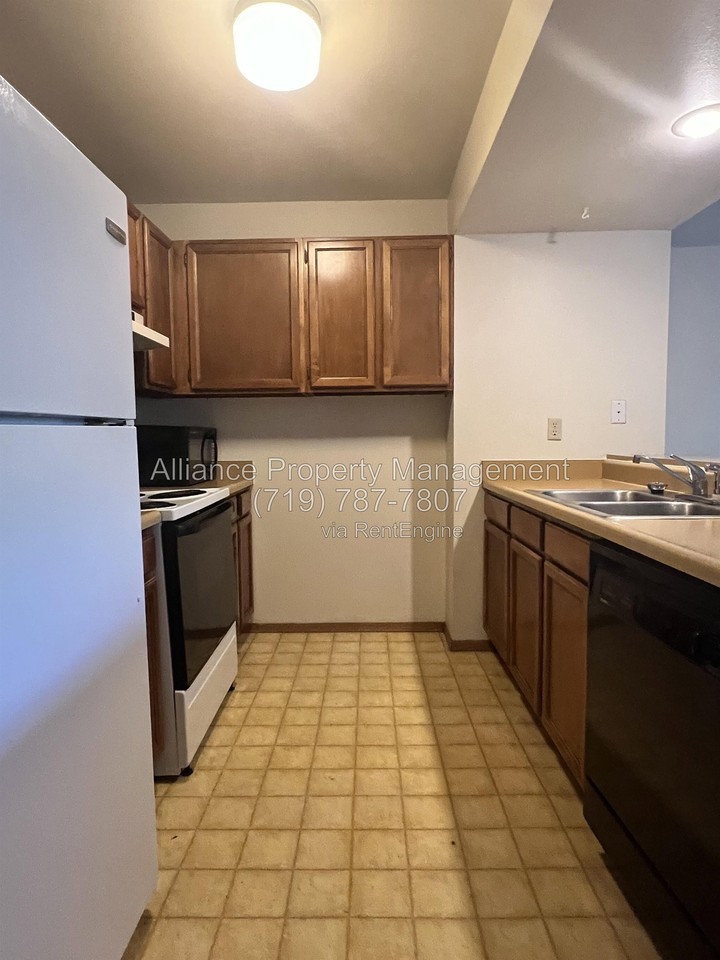 2311 Lexington Village Ln - Photo 3 of 23