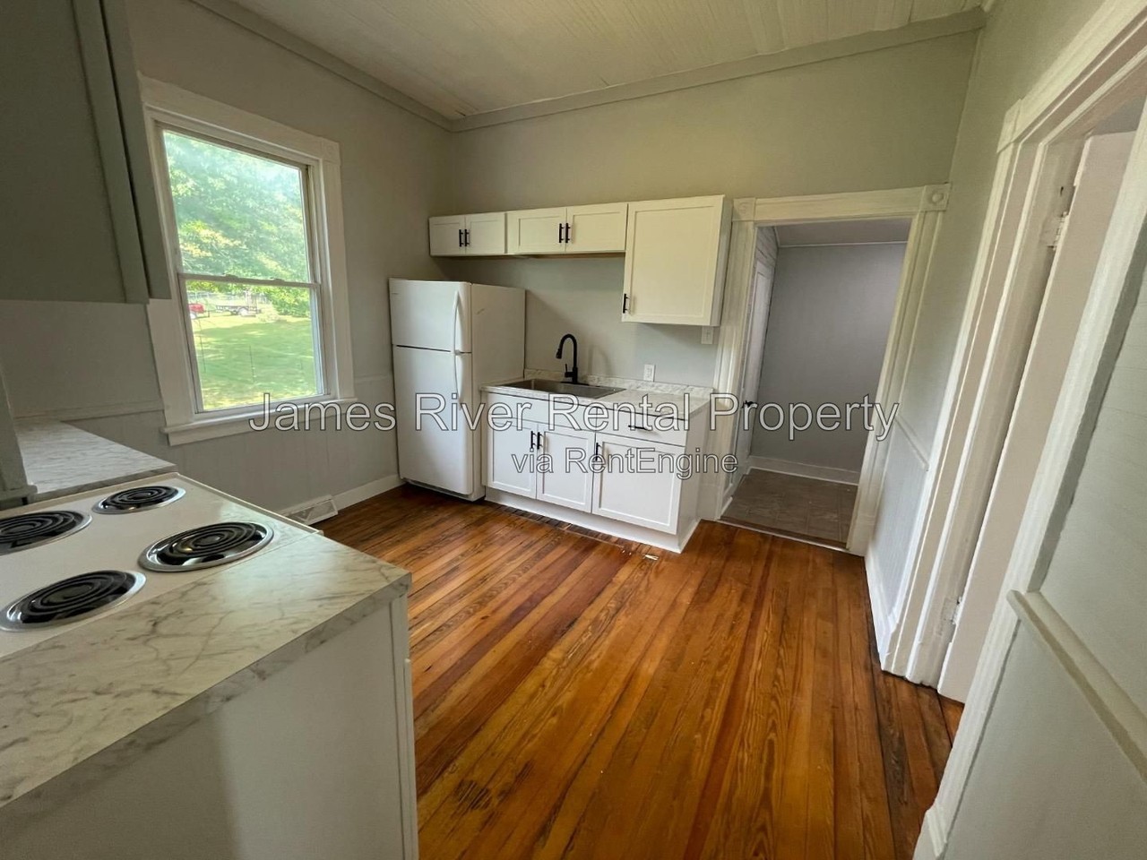 2358 Sackett St - Photo 2 of 19