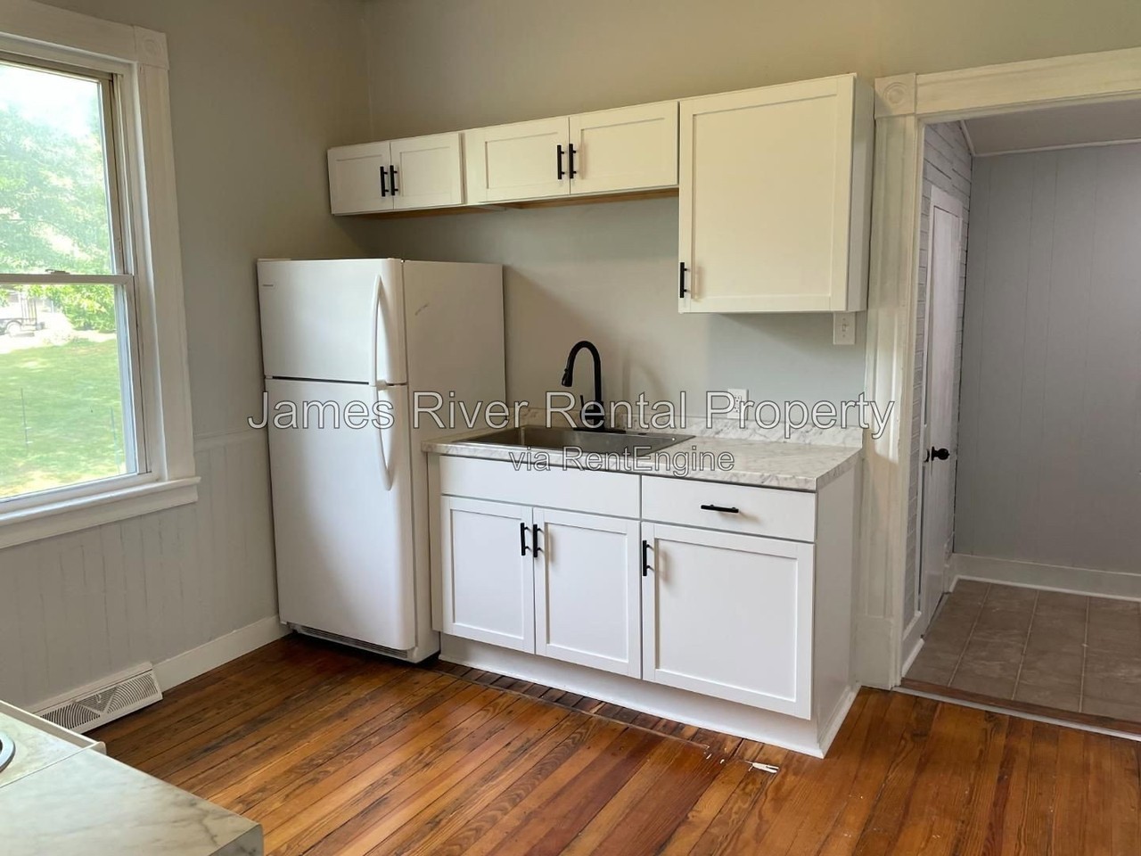 2358 Sackett St - Photo 3 of 19