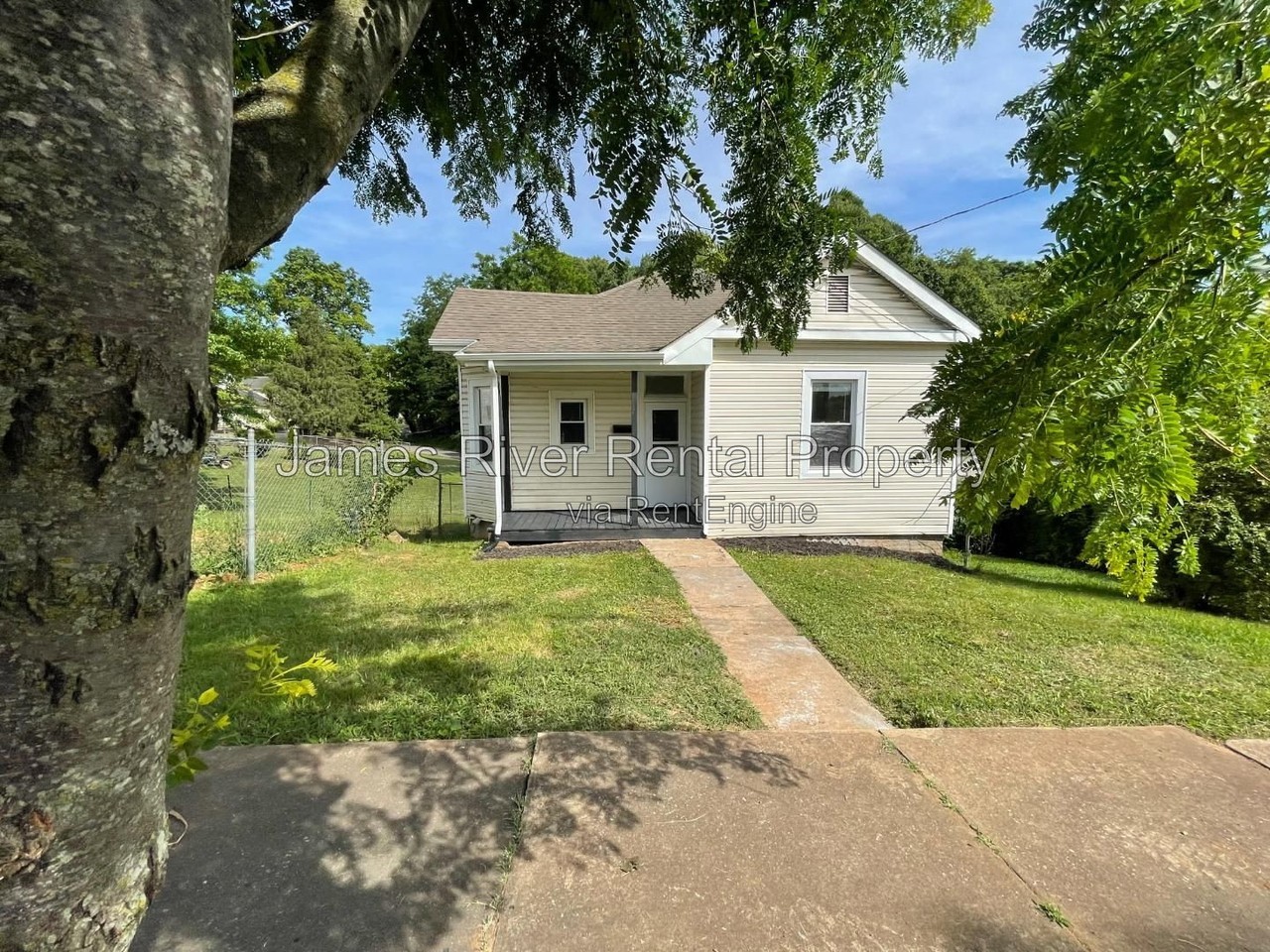 2358 Sackett St - Photo 4 of 19