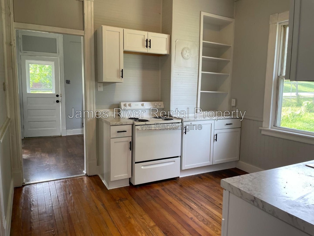 2358 Sackett St - Photo 5 of 19