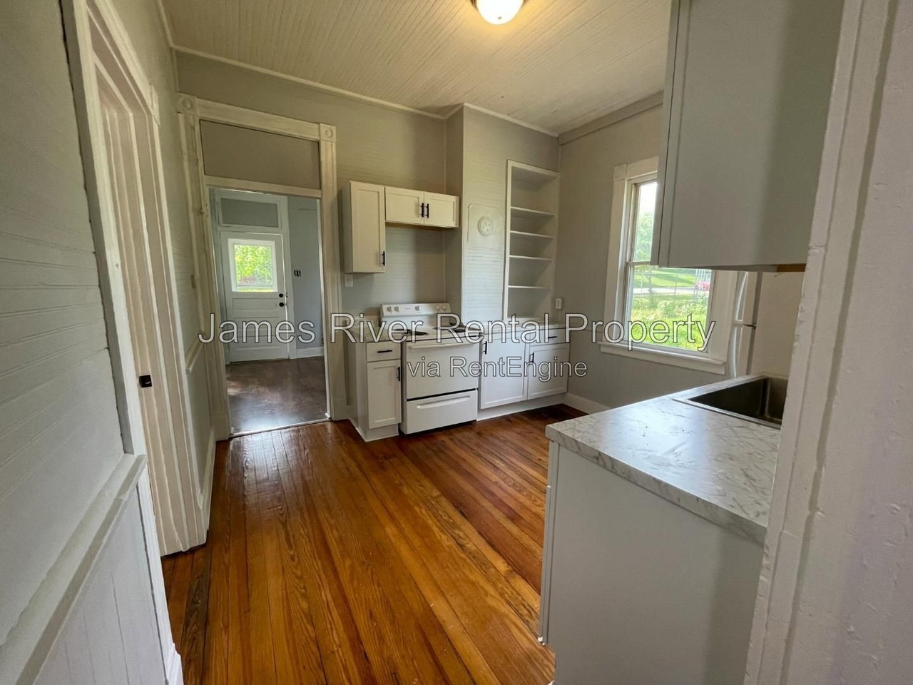 2358 Sackett St - Photo 6 of 19