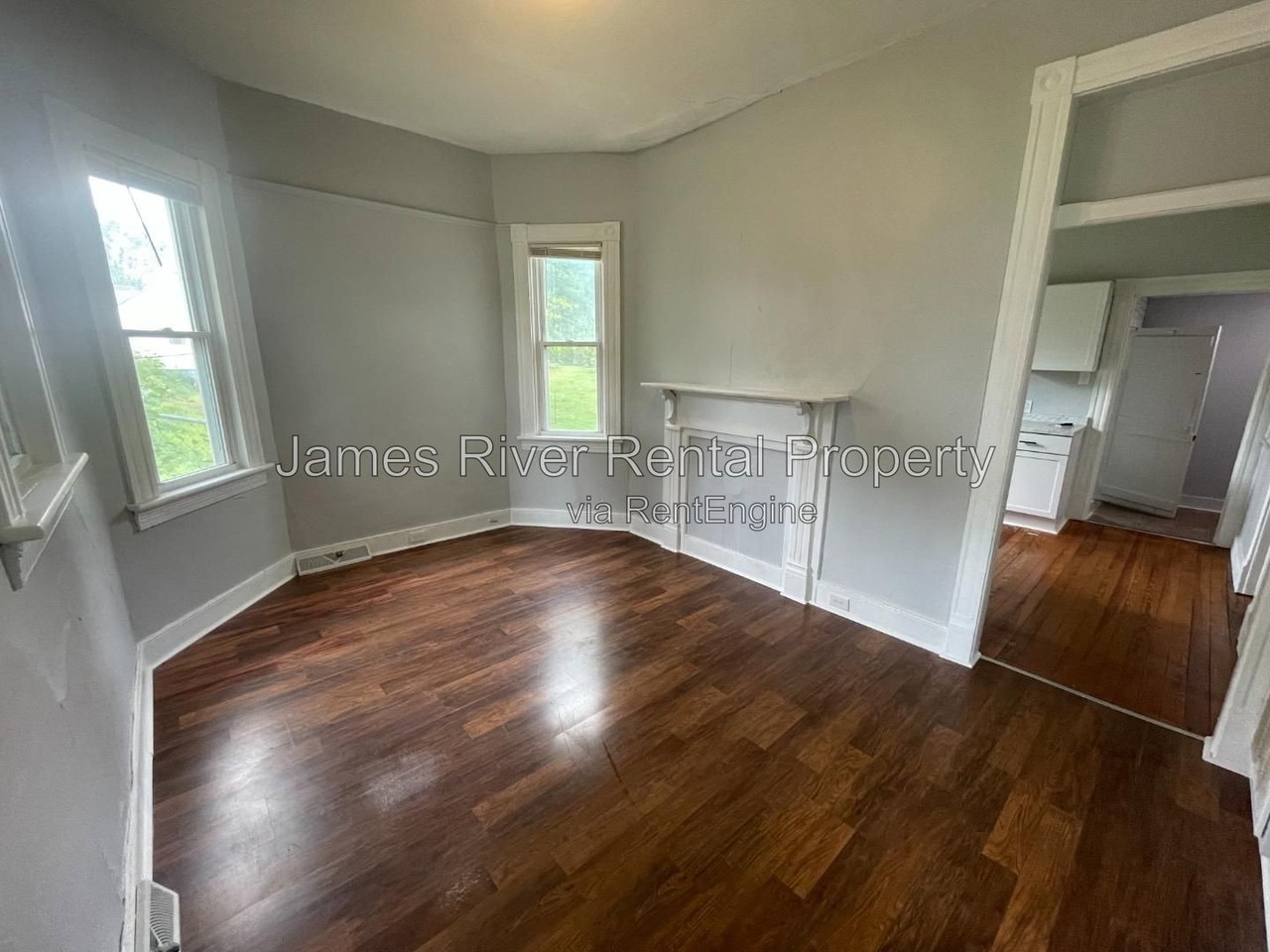 2358 Sackett St - Photo 7 of 19