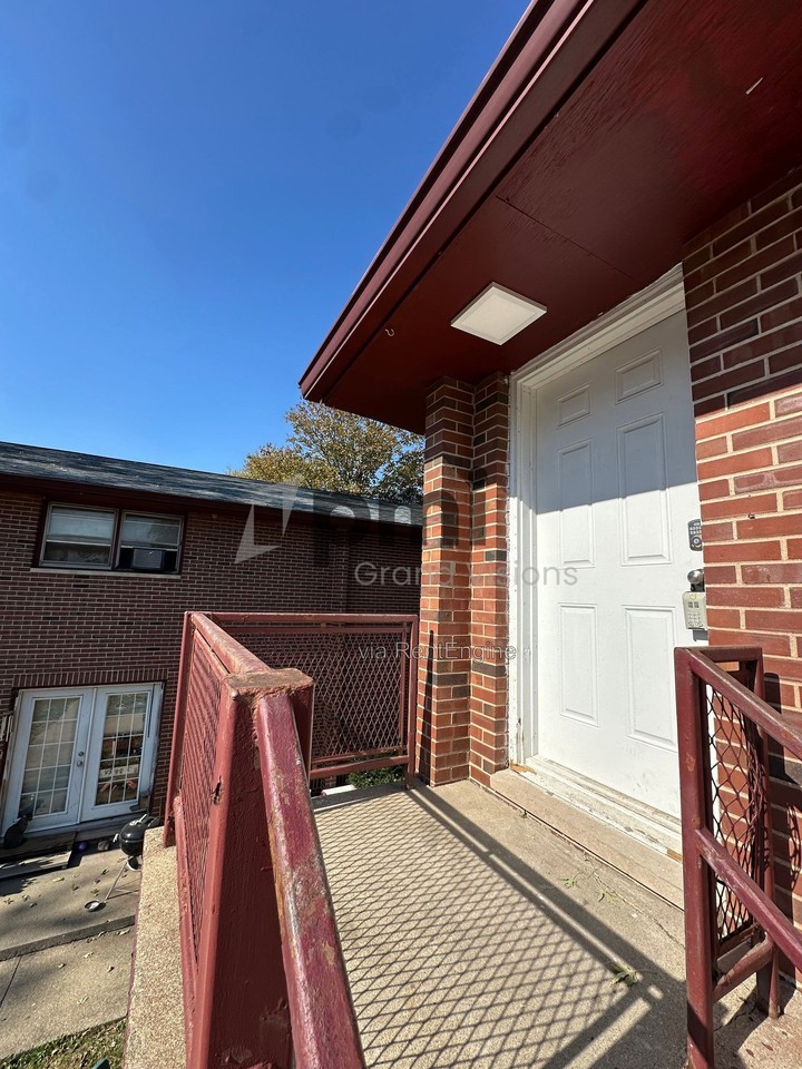 2505 Pine Ave #9A - Photo 2 of 13