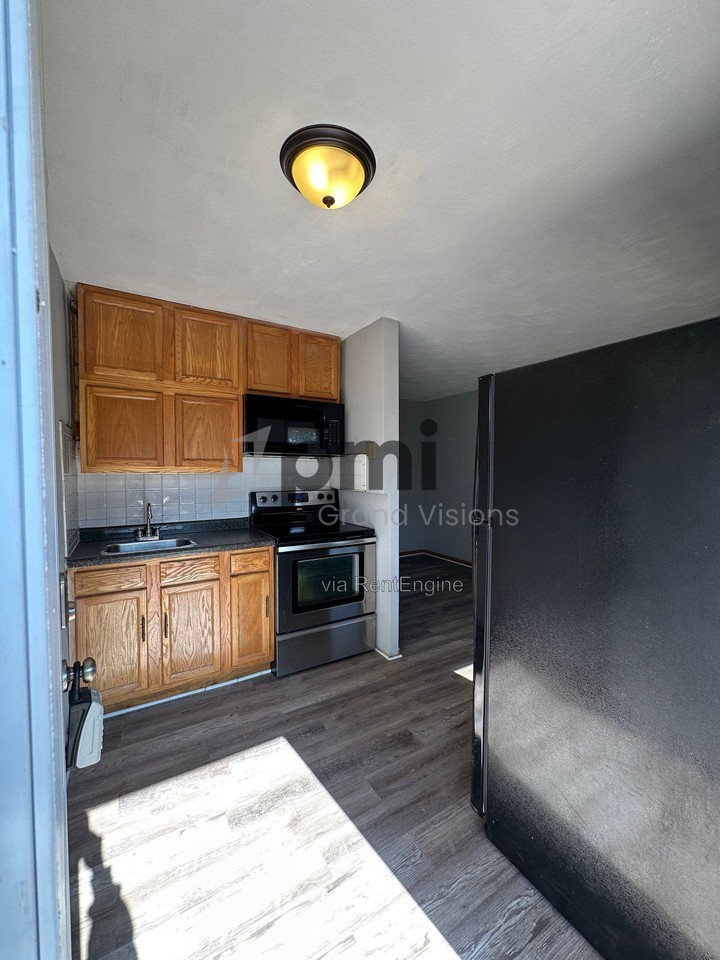 2505 Pine Ave #9A - Photo 3 of 13