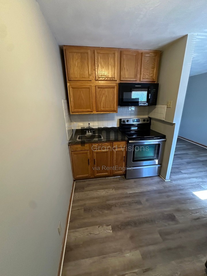 2505 Pine Ave #9A - Photo 4 of 13