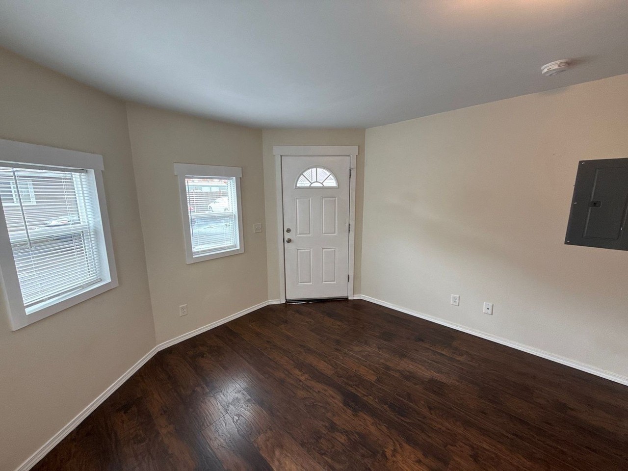 3363 Portland Rd Ne #18 - Photo 5 of 16