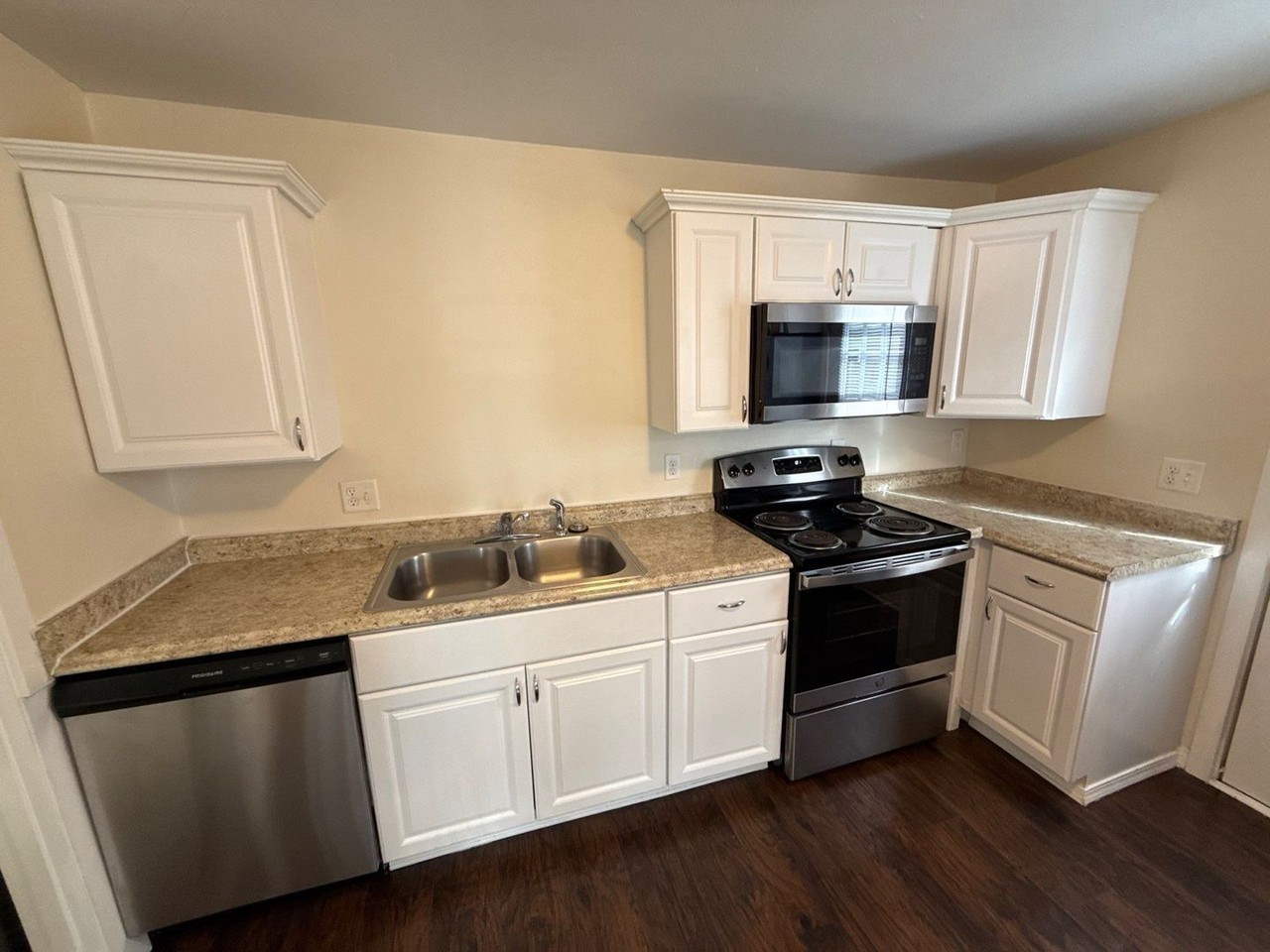 3363 Portland Rd Ne #18 - Photo 7 of 16
