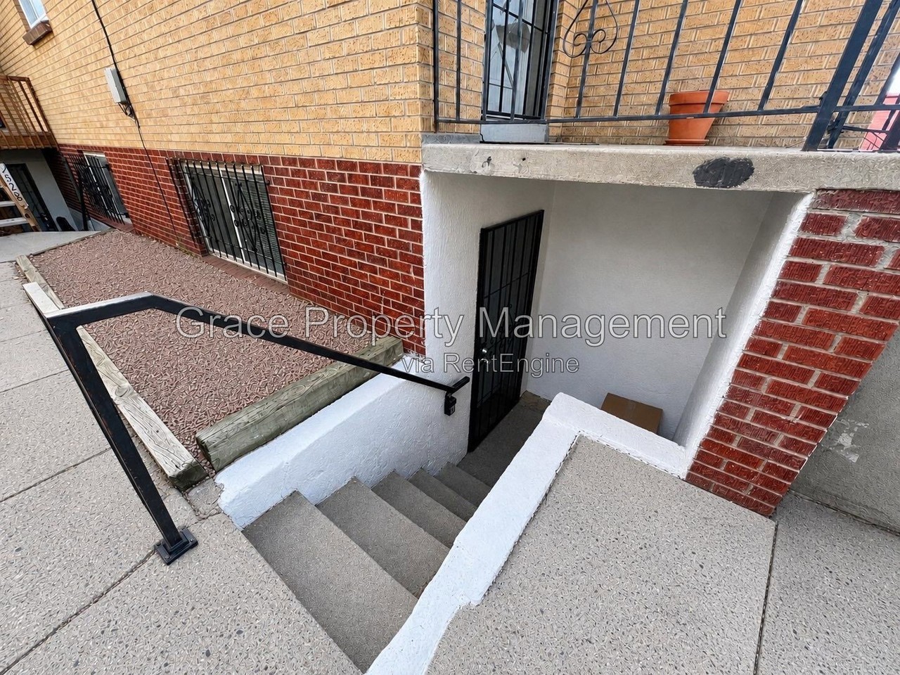 1524 Ulster St - Photo 2 of 17
