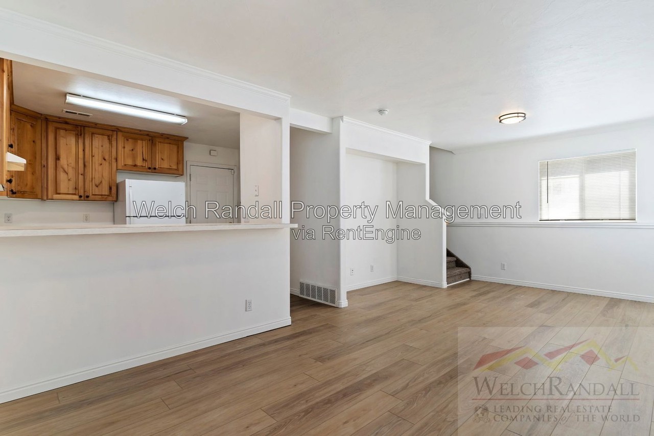 1093 Healy St - Photo 2 of 32