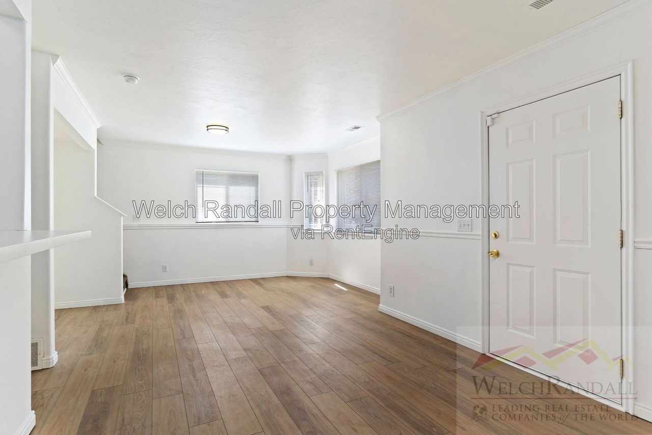 1093 Healy St - Photo 4 of 32