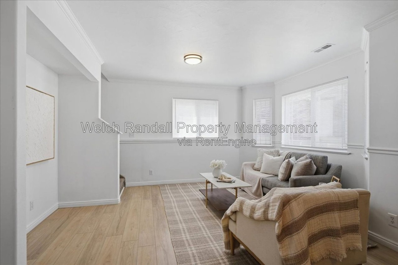 1093 Healy St - Photo 5 of 32