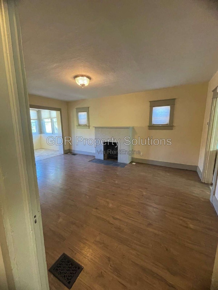 1416 Gold Ave Se - Photo 5 of 23
