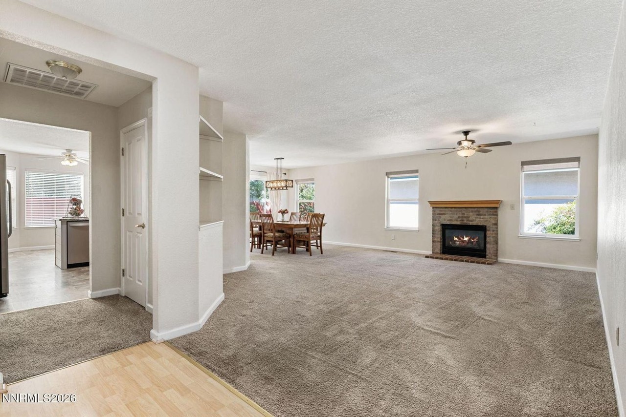121 Sawgrass Ln - Photo 4 of 27