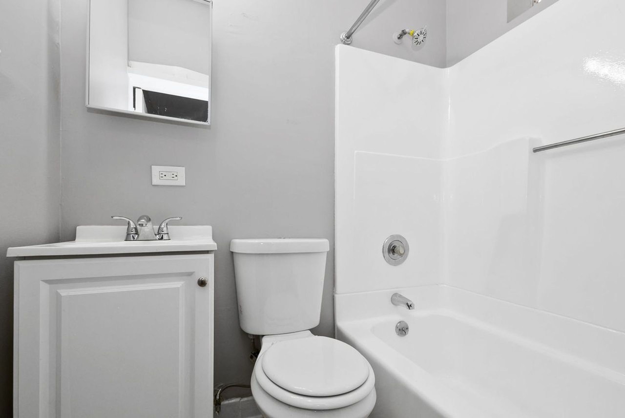 6214-26 Eberhart Avenue - Photo 6 of 11