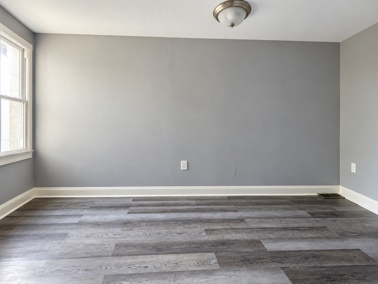 5414 Whitby Ave - Photo 5 of 10
