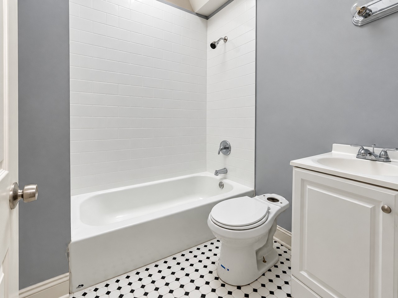 5414 Whitby Ave - Photo 7 of 10