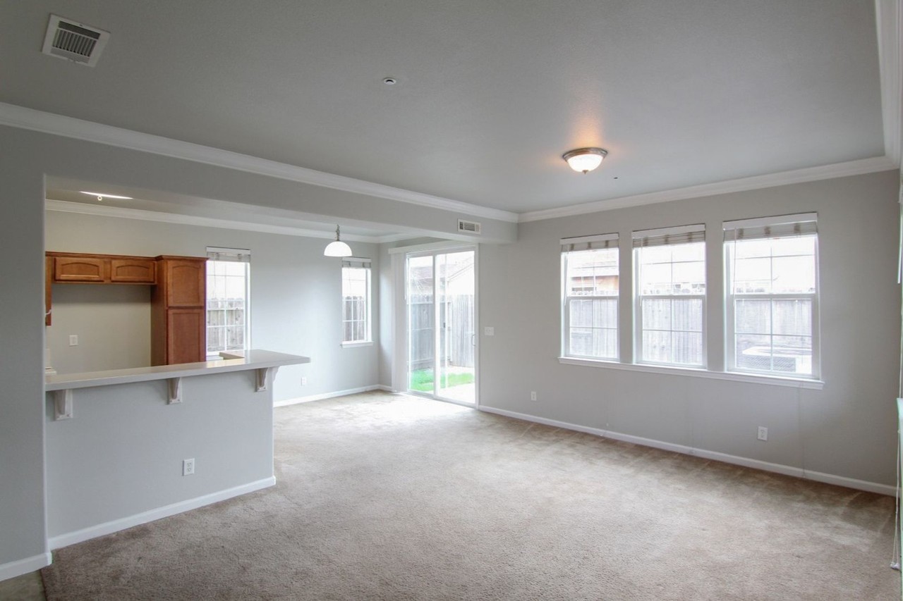 2143 Vienna Way - Photo 3 of 25
