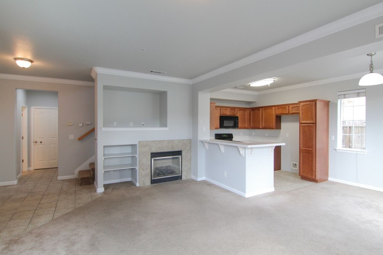 2143 Vienna Way - Photo 4 of 25