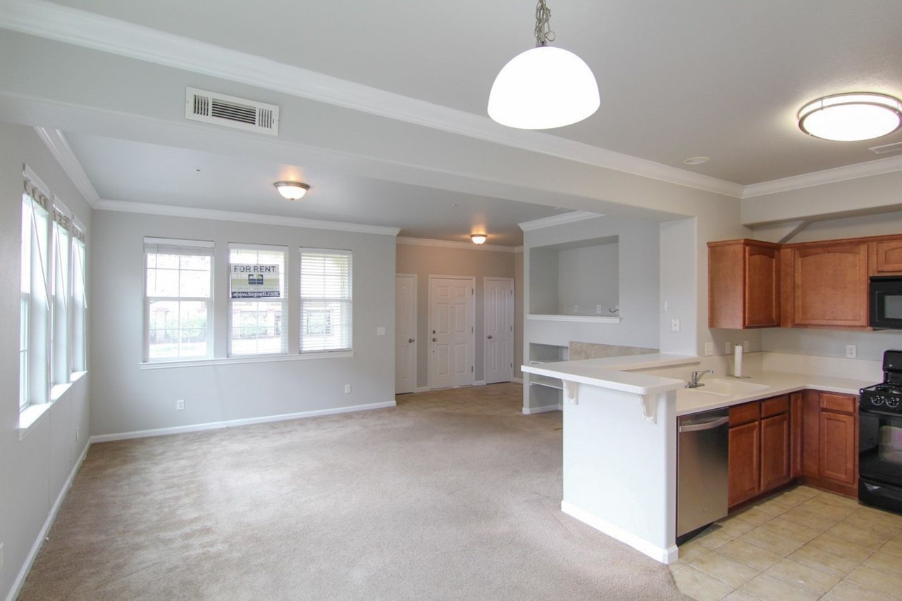 2143 Vienna Way - Photo 5 of 25