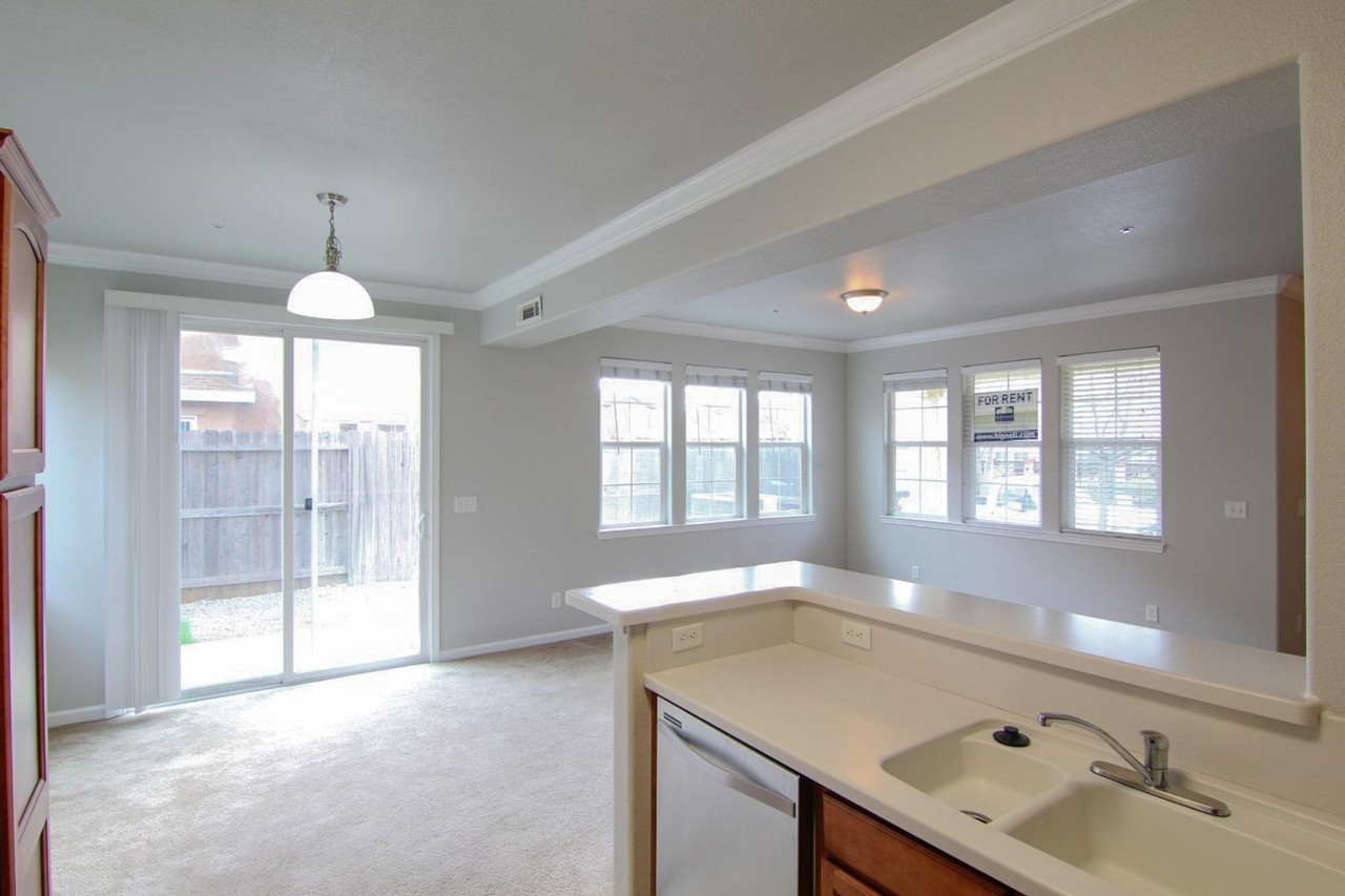 2143 Vienna Way - Photo 6 of 25