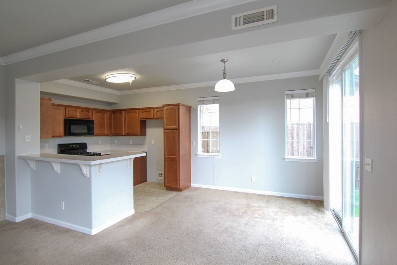 2143 Vienna Way - Photo 7 of 25