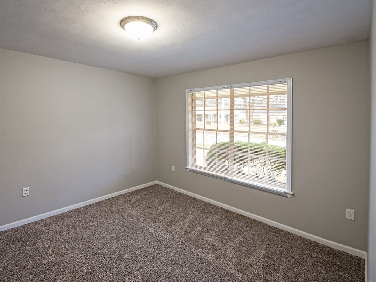 3691 Hanna Dr - Photo 3 of 16