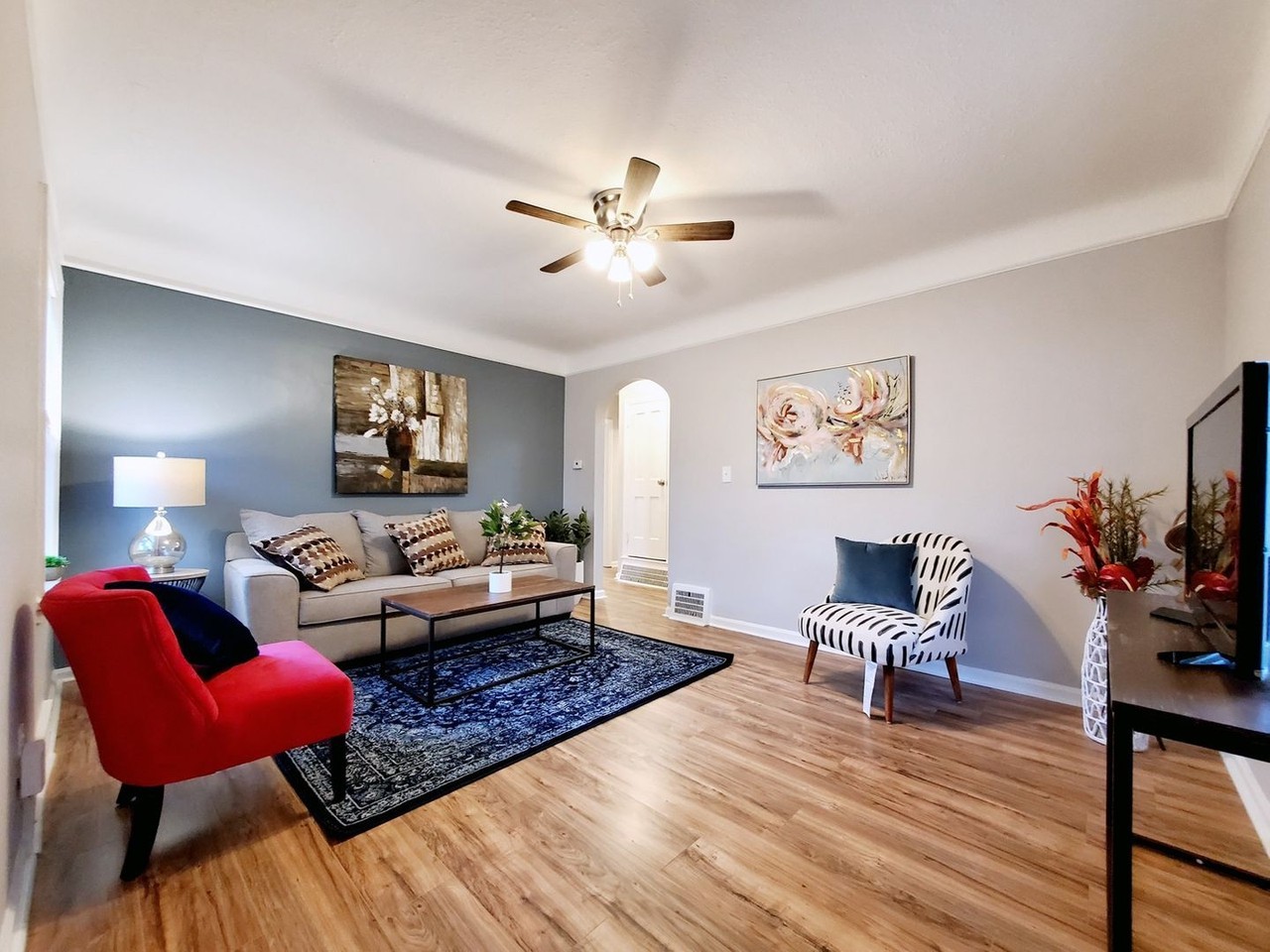 25251 Shoreview Ave - Photo 2 of 24