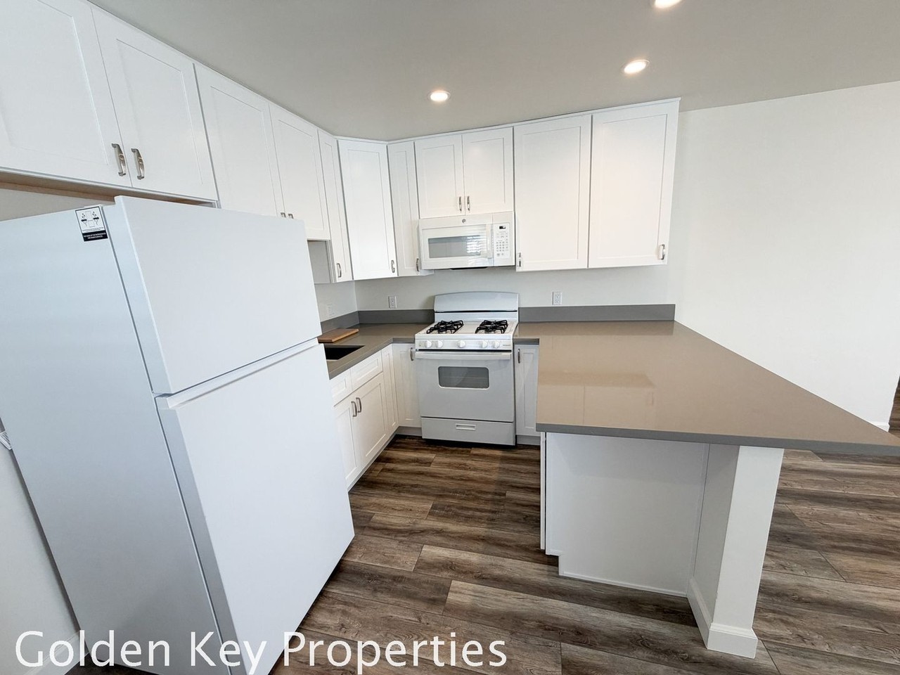 816 S Pacific St #C - Photo 4 of 14